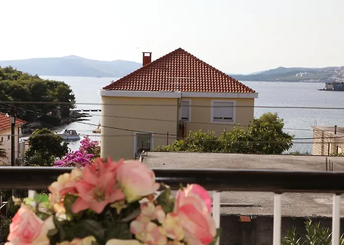 By The Sea - 15011 * Trogir